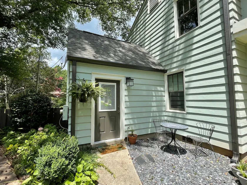 Private 2-room suite in historic Atlanta area - Image 1