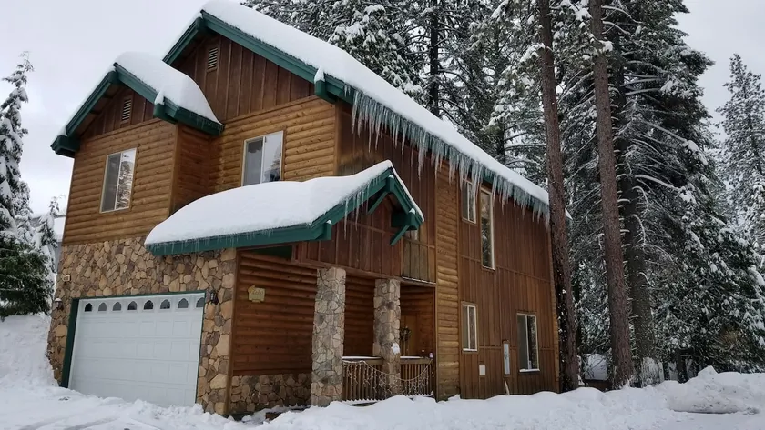 Kings Cabin – Mountain Retreat (Premium Property) - Image 1