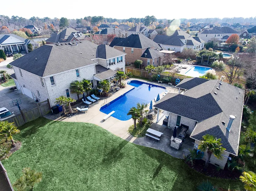 Luxury Home, 50' pool, hot tub, grill & pool house - Image 1