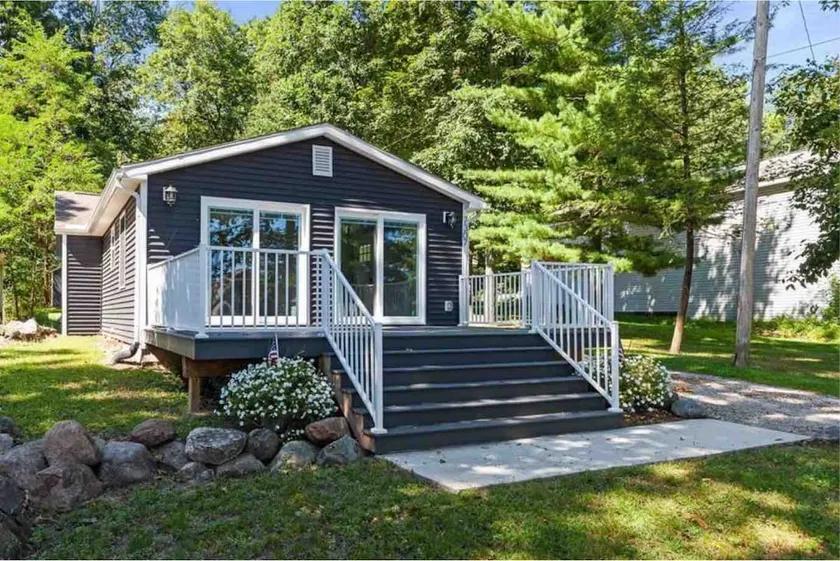 Secluded Devil’s Lake boho modern wooded retreat - Image 1