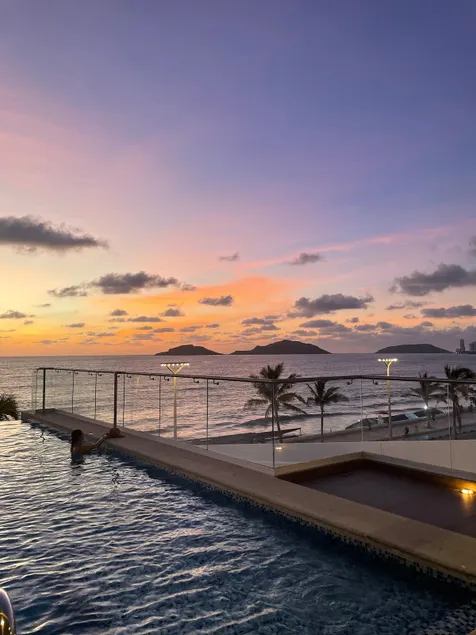 Gorgeous and modern apartment with ocean view - Image 1