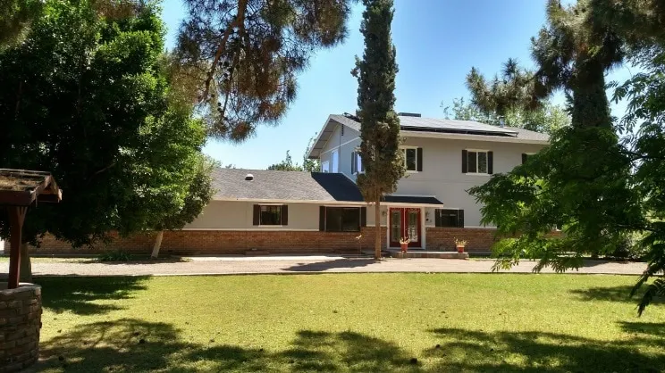 2 Bedroom Apartment on Private Property - Image 1