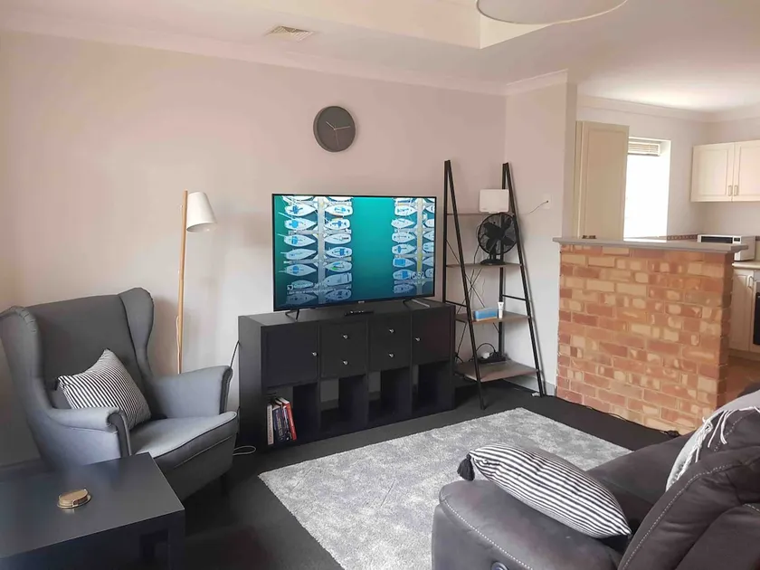 Everything on Egan , unit in the heart of the CBD - Image 1