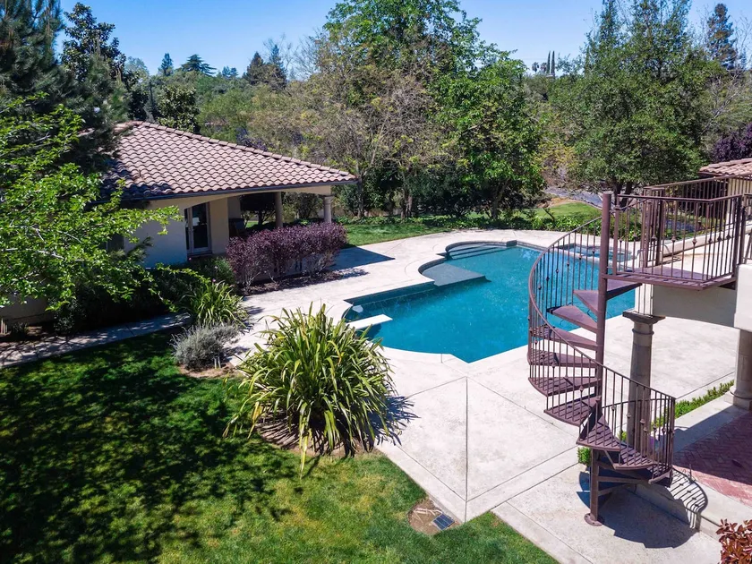 2.5 Acre “Resort Style” Gated Getaway!!! - Image 1