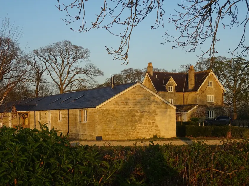 Huge converted barn in beautiful grounds - Image 1