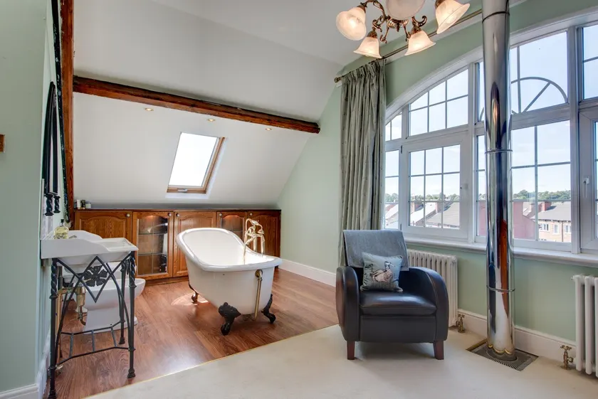 Carnegie Library: Shakespeare Apartment 3 Bedroom - Image 1