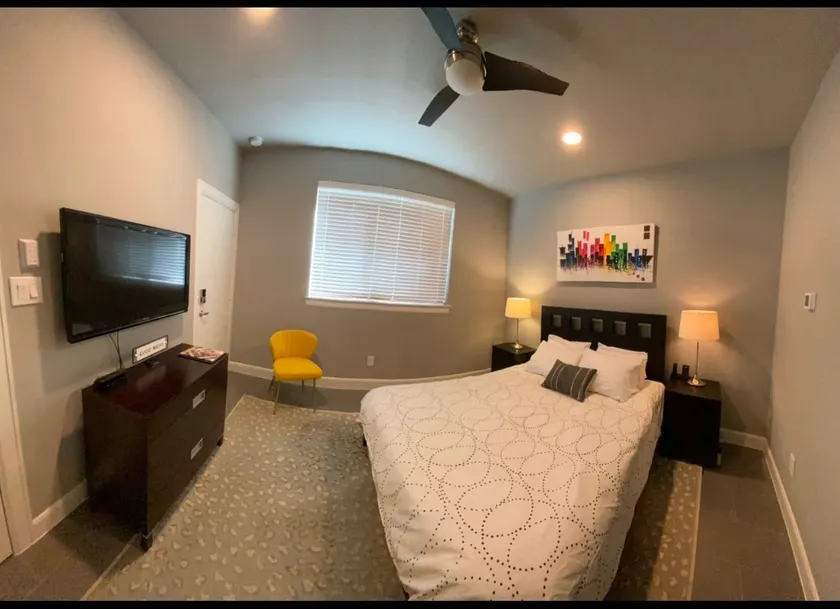 Private Suite & Bath Minutes from Downtown Houston - Image 1