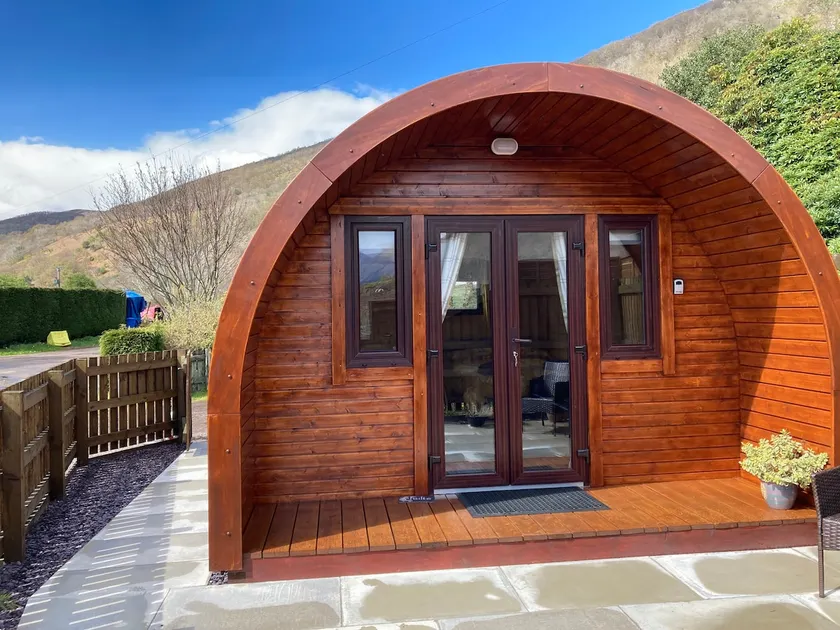 The Fox's Den, Luxury Cosy Mini Lodge, Highlands - Image 1