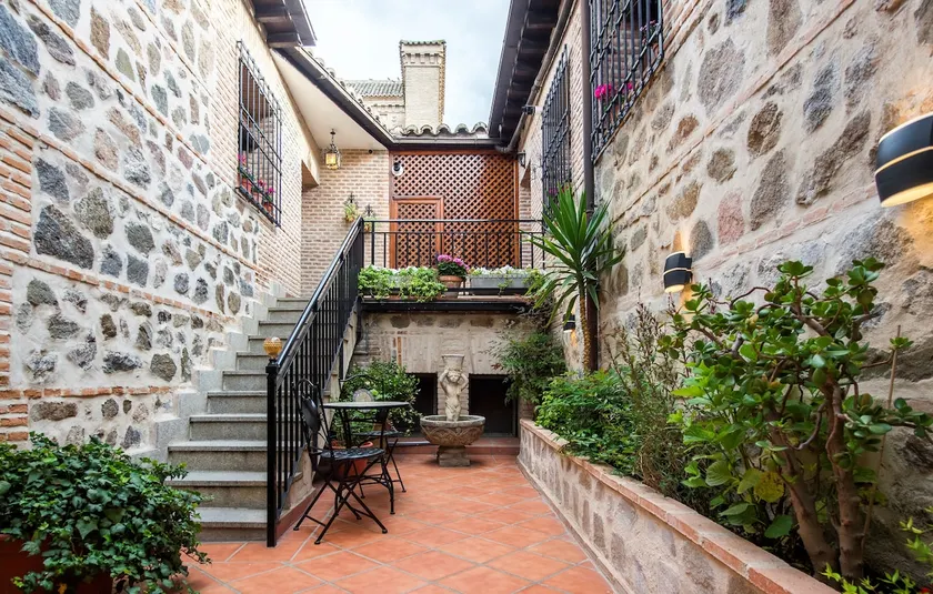 Casa de Bisagra. House 1. Historic Charm - Image 1