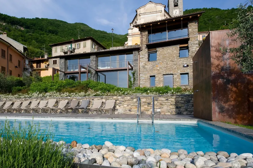 Stunning lake view, pool and parking - Green Unit - Image 1