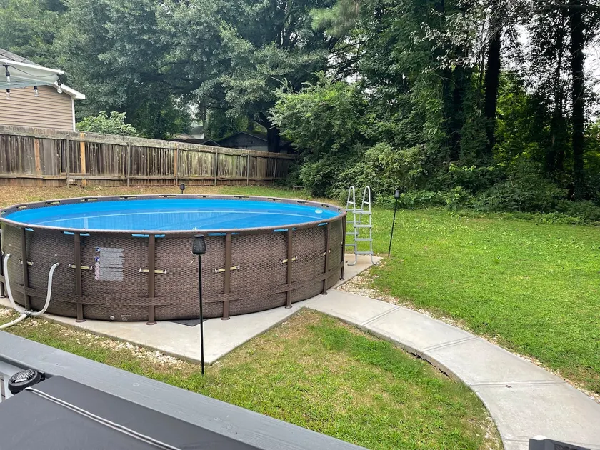 Peaceful 4 bedroom 2 bathroom with pool, hot tub - Image 1