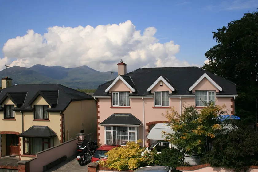 Scenic Garden Apartment Killarney and INEC - Image 1