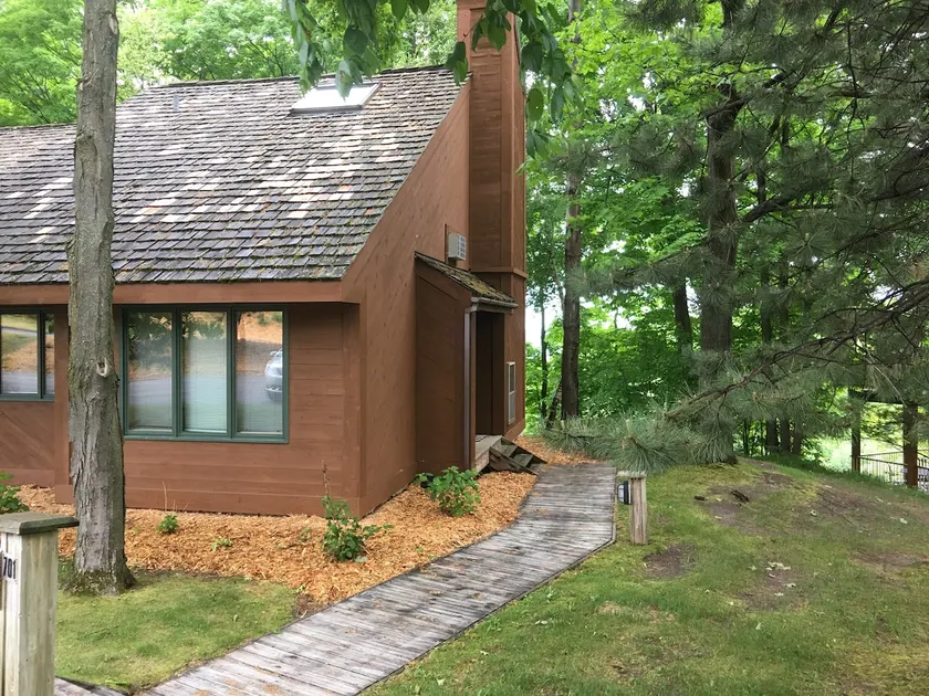 Cali King 2 room with fireplace sleeps 5(4 adults) - Image 1