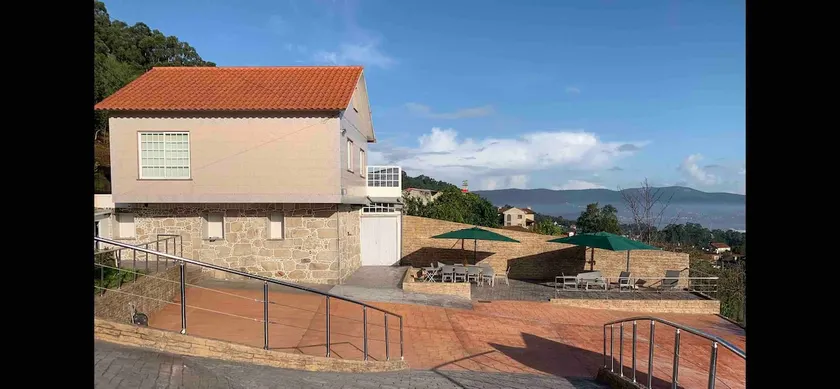 Cozy house near Marín - Image 1