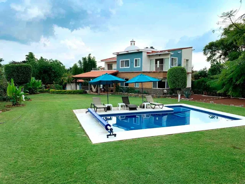 Casa Agapandos for 12, in front of Jardín Xolatlaco - Image 1