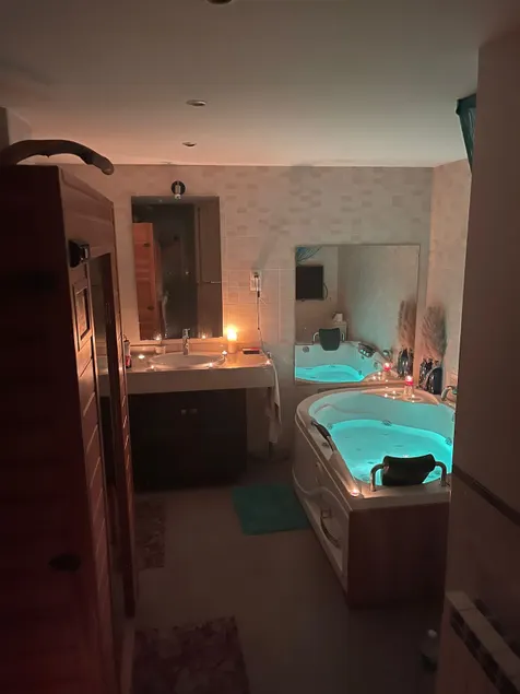 Rural Penthouse with Spa - Image 1