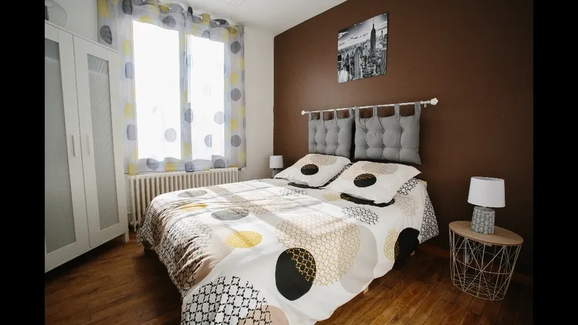 Charming bright and comfortable house - Image 1