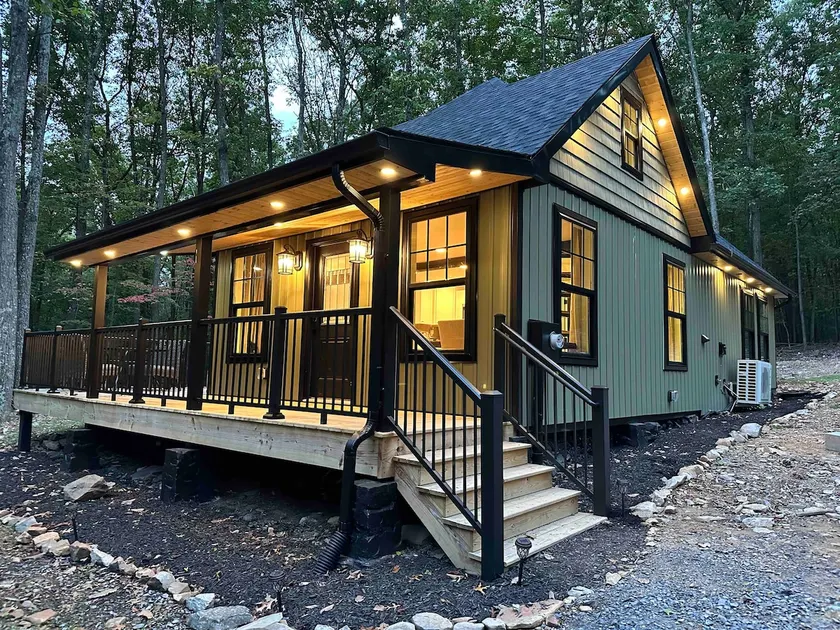 Whiskey Acres | Modern Cabin w/ Hot Tub, Axes, etc - Image 1