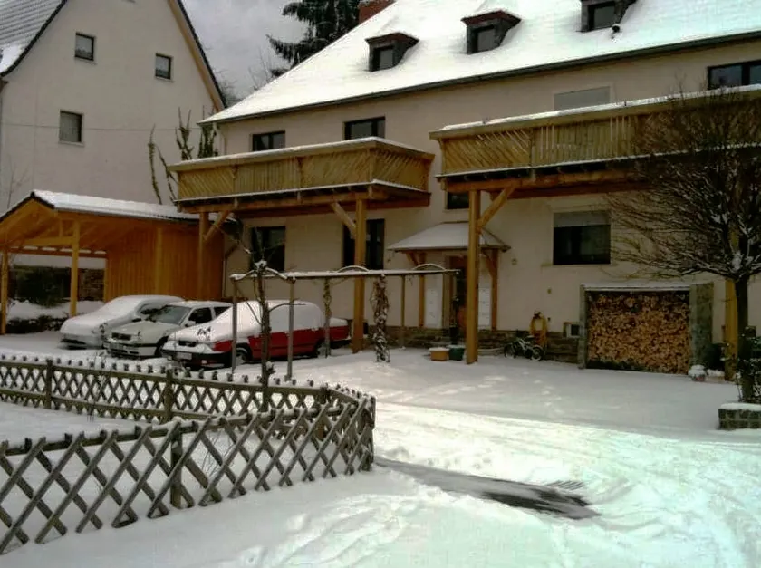 G2 basement apartment, free parking at the house, 4 guests - Image 1