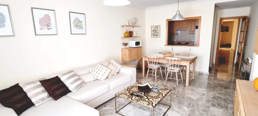 Lovely apartment with garage and community pool - Image 1