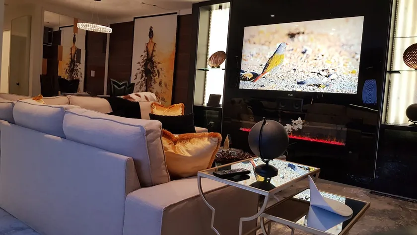 Brand New Modern Guest Living Space - Image 1