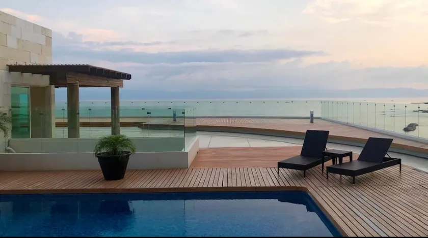 Oceanfront and beach condo apartment - Image 1