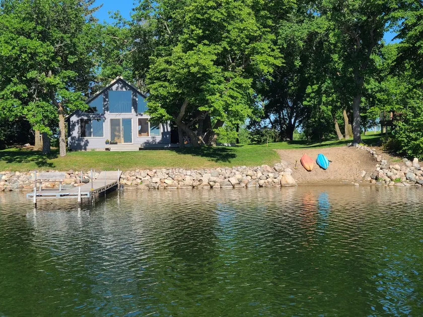 Life is good on the lake! - Image 1