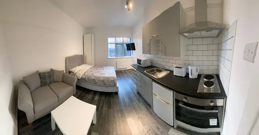 Small Self Contained Studio Sutton Coldfield B73 - Image 1
