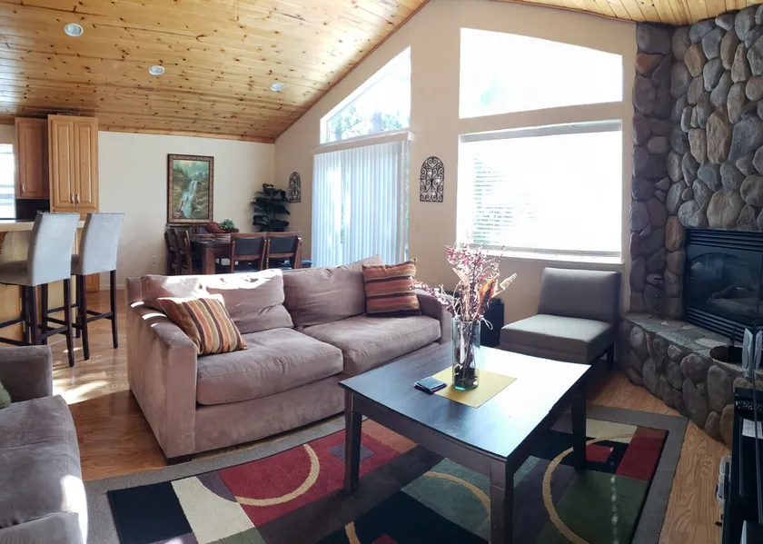 Pinecrest Mountain Retreat-EV charger, fast Wi-Fi - Image 1