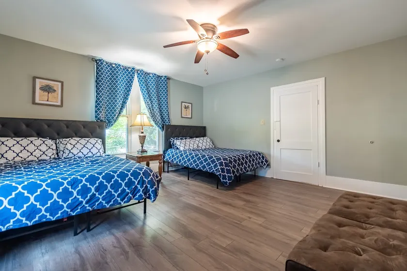 160 Yr Old Remodeled Victorian In Mooresville ”B” - Image 1
