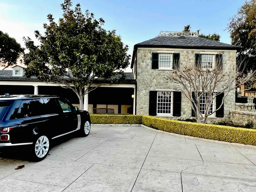 Luxurious 2 bedroom oceanview w/golf in Summerland - Image 1