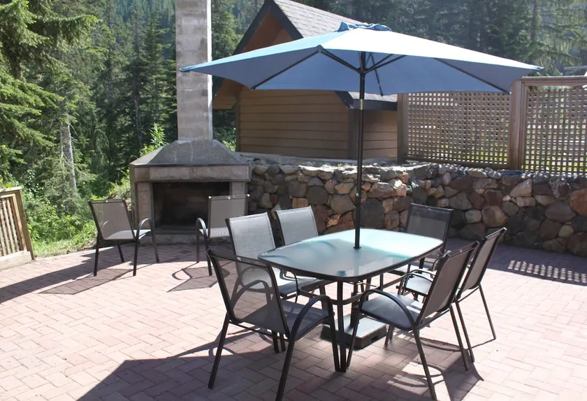 “The Lazy Sasquatch”: cozy mountain getaway - Image 1