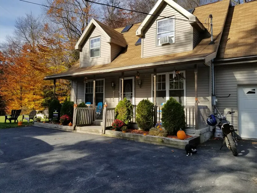 Saratoga Rental at lake 20 minutes from track. - Image 1