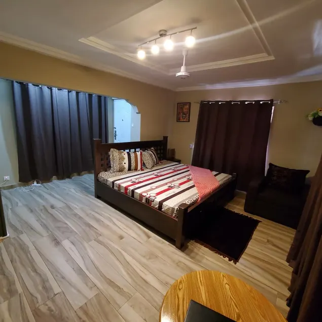 Entire Exectv Apartment with Pressure Shower Room - Image 1