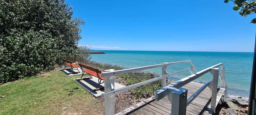 Oceanfront Luxury Townhouse Urangan Hervey Bay - Image 1