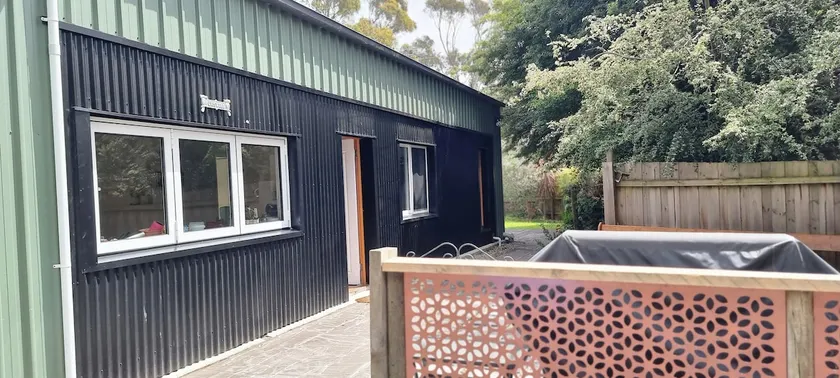 The Hive Hideaway Cottage - Image 1