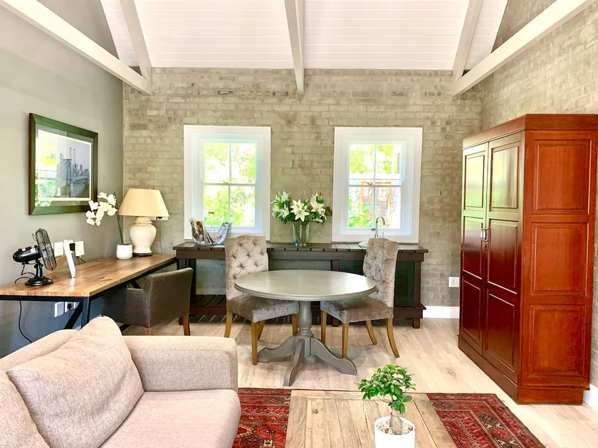 One Oak Guest House - Image 1