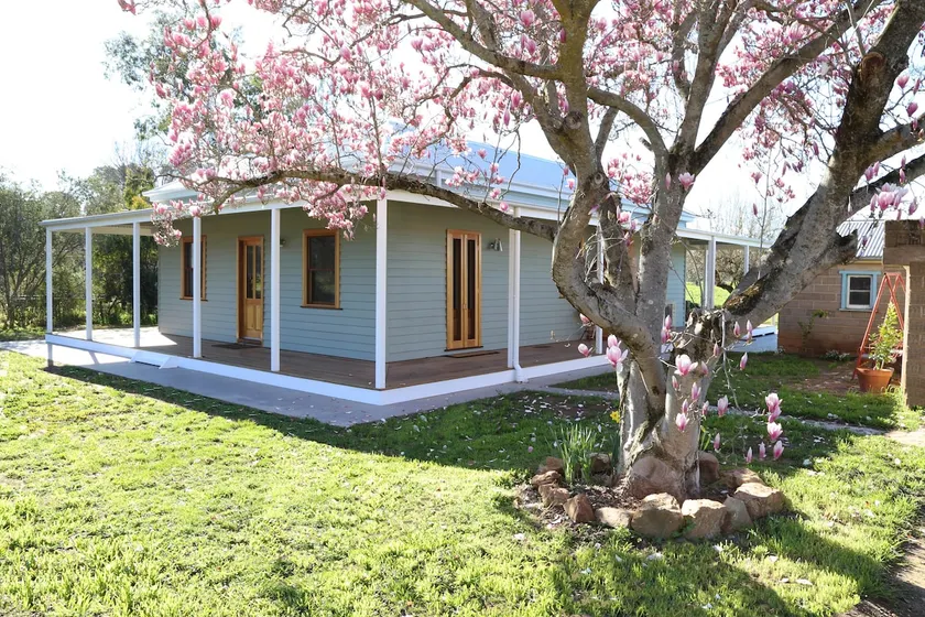 Tea Garden Creek Cottage - Image 1