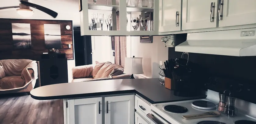 Comfy getaway spot! Ten minutes to beach! - Image 1