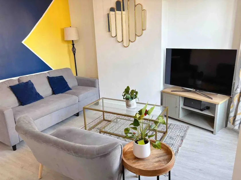 Sheffield 3-bedroom house with free street parking - Image 1