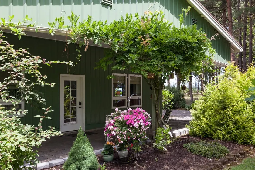 Cozy Country Bungalow - Image 1