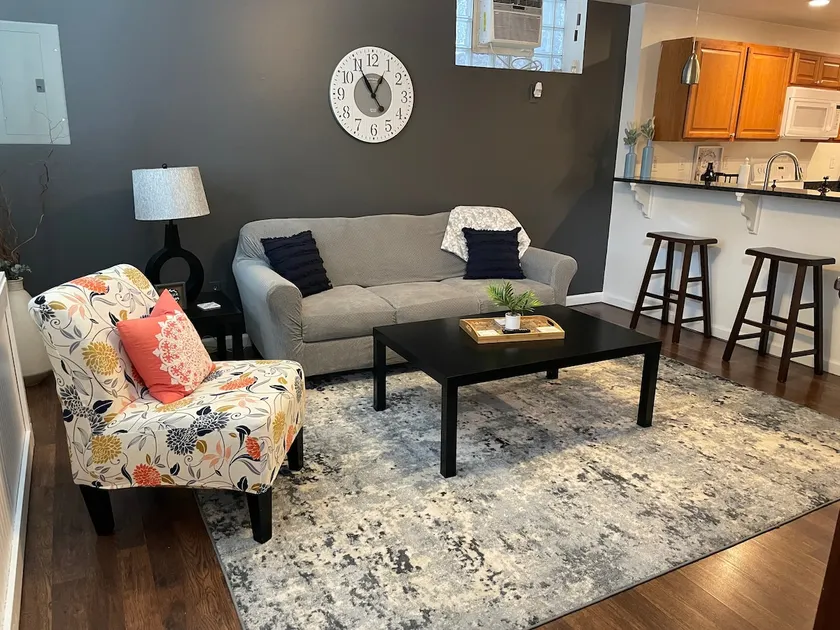 *Comfy Cozy Clean* 1stFloor 2BR apartment - Image 1