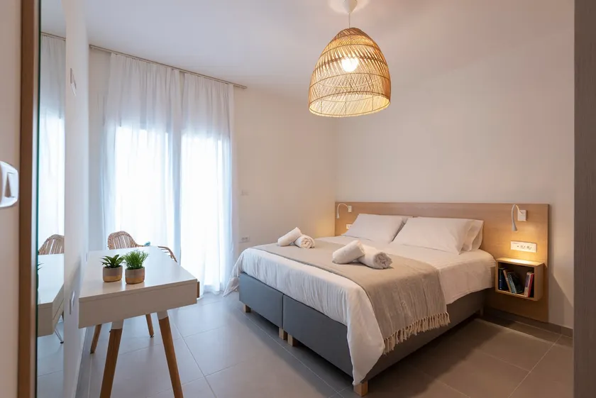 Sea and City Luxurious Apartment - Image 1