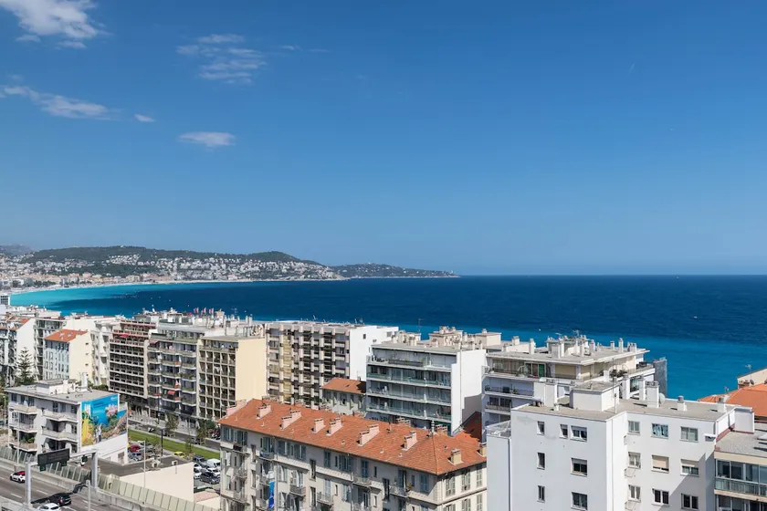 Panoramic view, 2 minutes from beach, tram, supermarket - Image 1