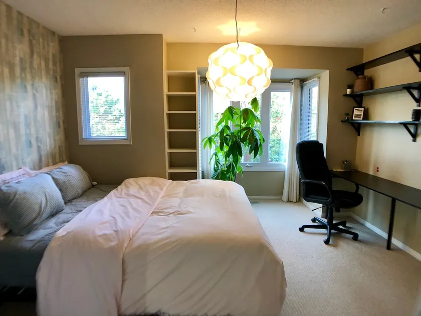 Spacious BRIGHT 1500 Sq Foot Burlington Townhouse! - Image 1