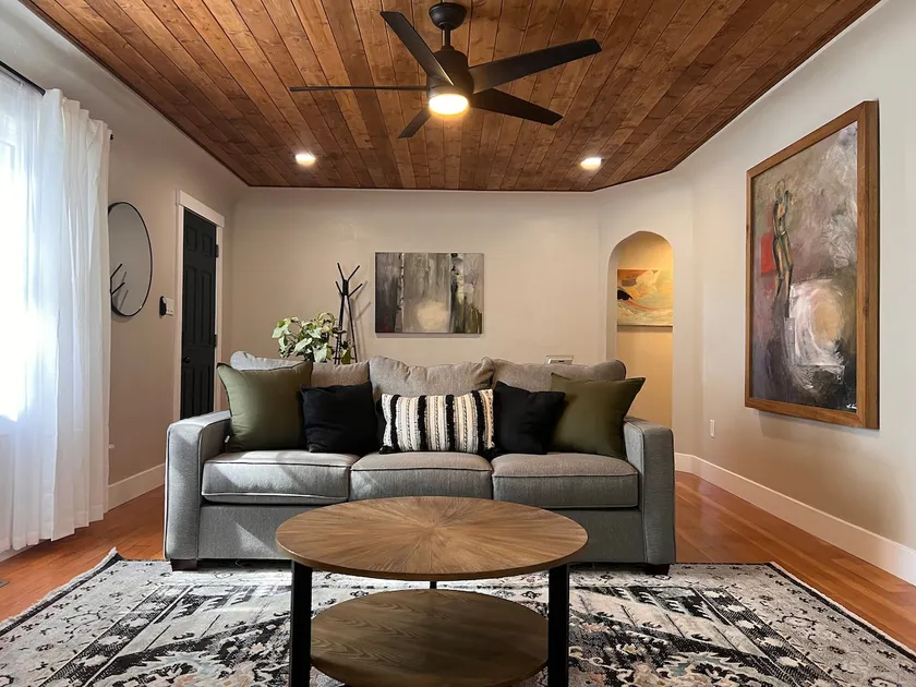 Charming renovated 3 bedroom home in Carson City - Image 1