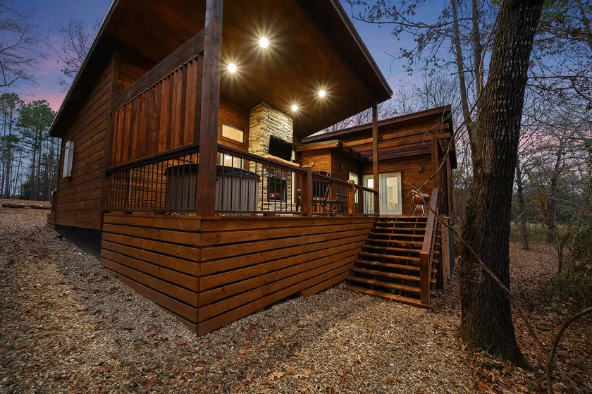 Romantic Diamond Cabin w/ jet shower & huge deck! - Image 1