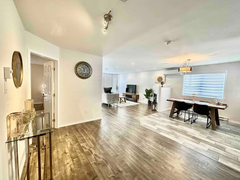 Furnished condo in Ste-Dorothée, Laval Wifi + Netflix - Image 1