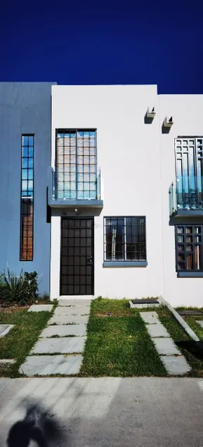 House with 2 bedrooms and a common heated pool - Image 1