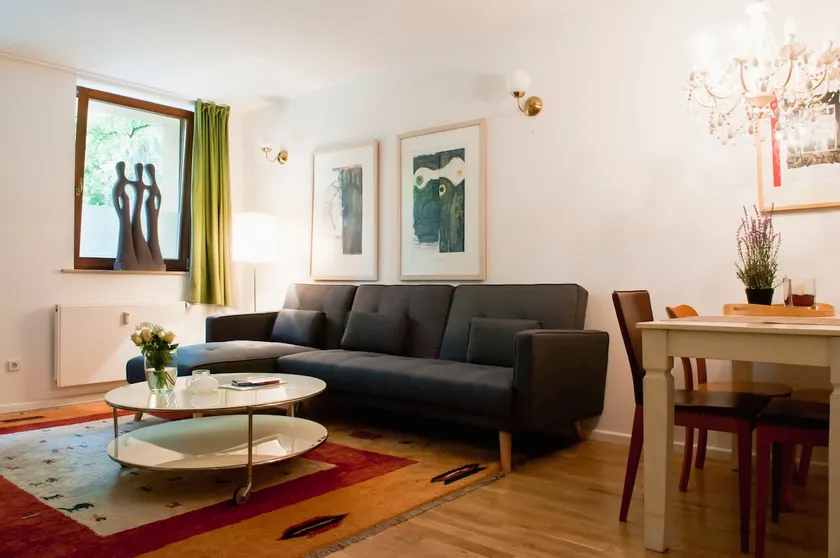 Beautiful Park Apartment for 4 Guests - Image 1